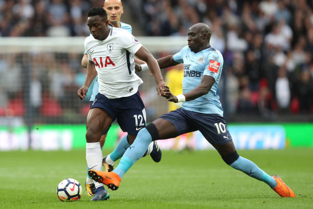 一边奔波在 一边奔波在